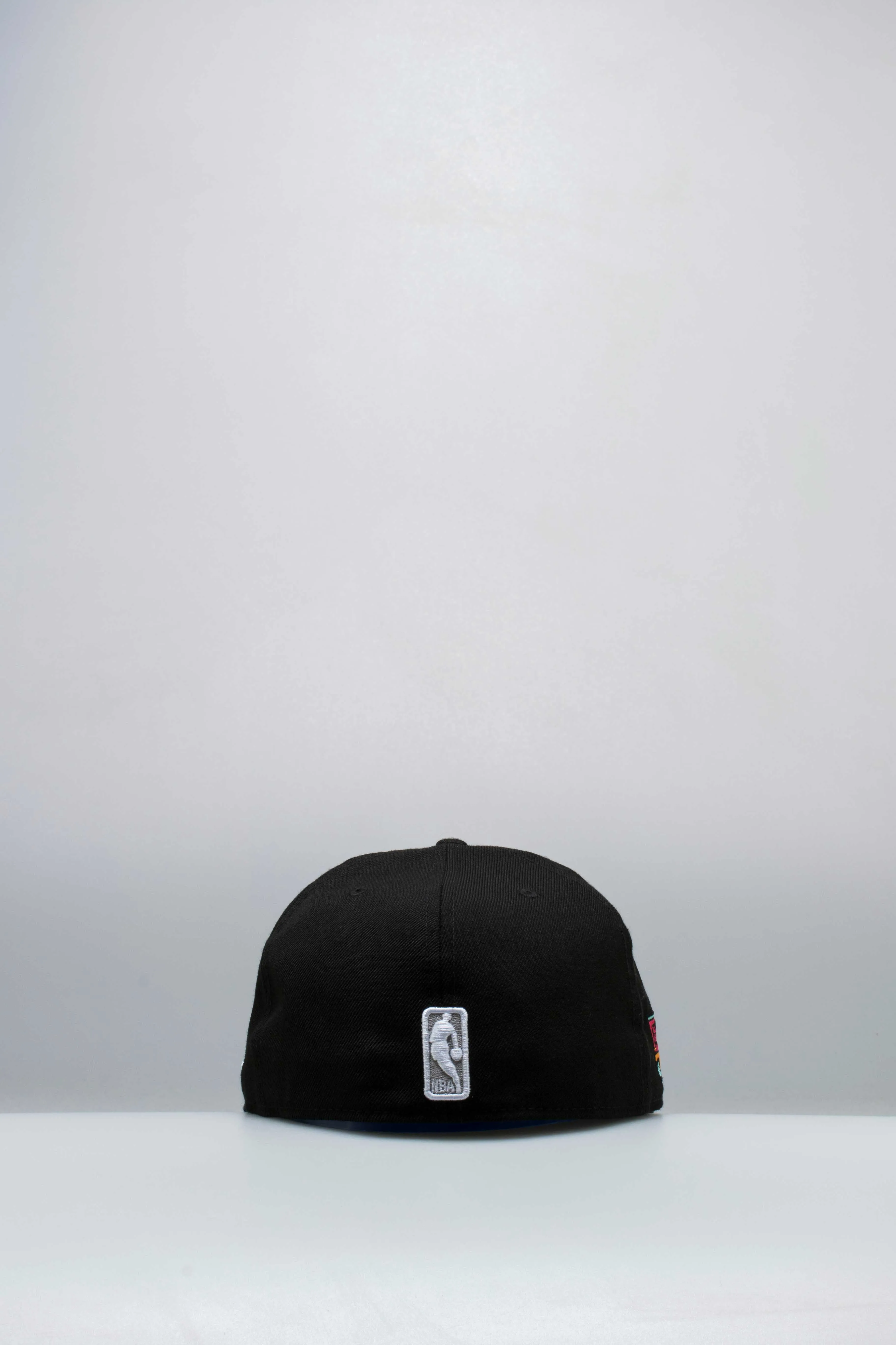 Nice Kicks X New Era San Antonio Spurs NBA Mens Fitted Had - Black/Black