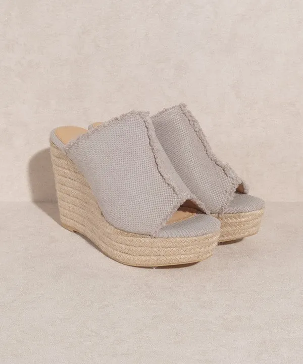 OASIS SOCIETY Bliss Distressed Linen Wedge